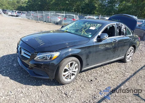 2015 Mercedes-Benz C 300 4Matic из США, поврежденный, VIN 55SWF4KB9FU034252